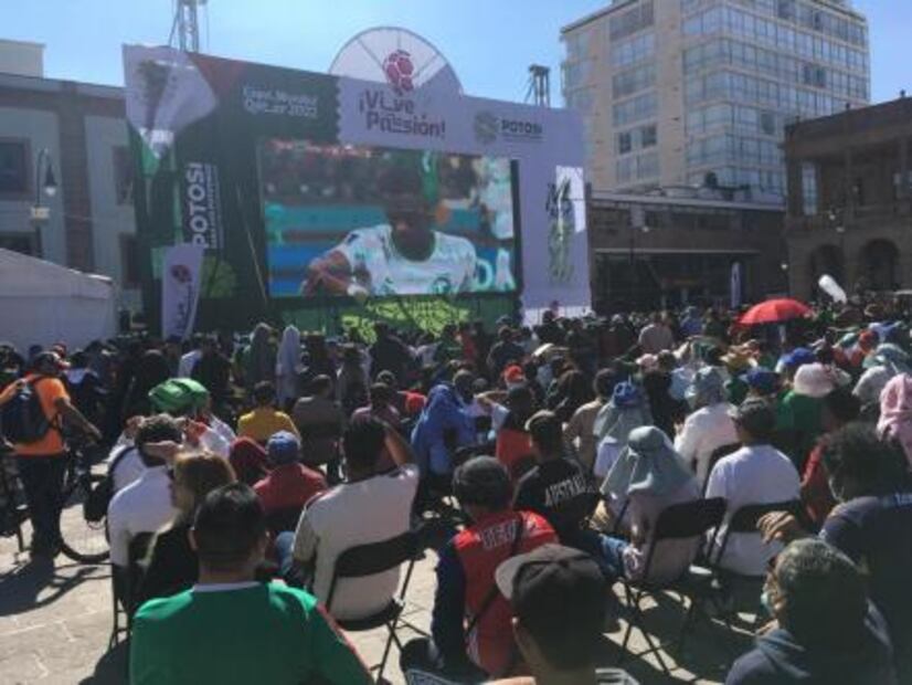 Con caras largas y abucheos, así vivieron los potosinos el México VS Arabia Saudita