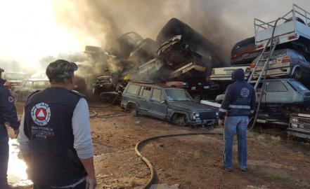 Se incendia pensión de grúas