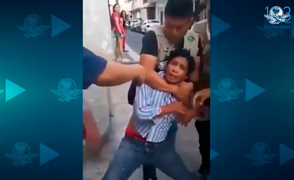 (VIDEO) Inspectores someten a vendedor ambulante en Chiapas