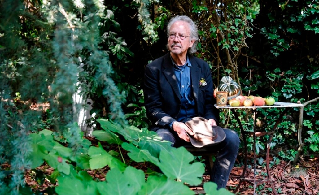 Peter Handke criticó el Nobel, hoy lo recibe