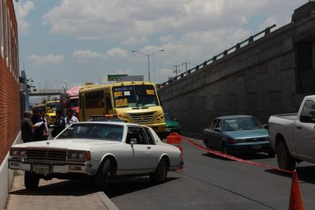 Hombre muere en auto a causa de infarto