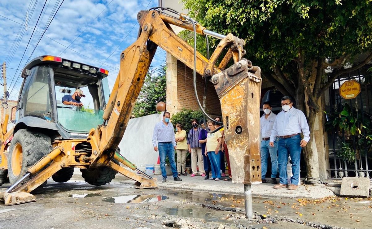 Entrega Interapas obras de reposición de drenaje en calle López Rayón