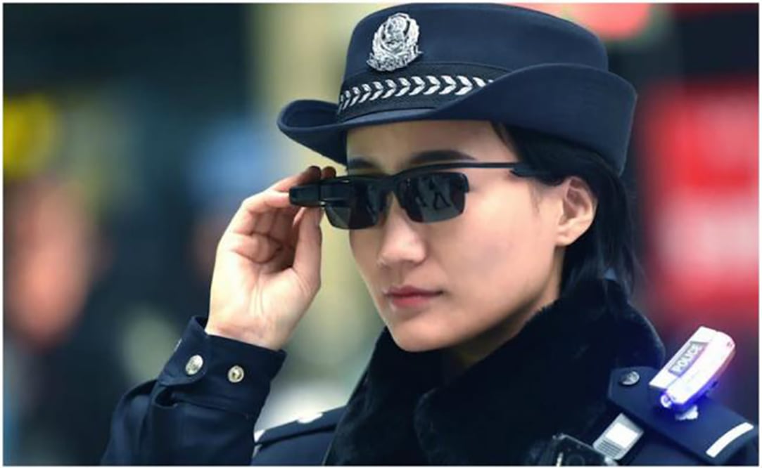 La policía utilizó las gafas de sol para controlar a los viajeros y las matrículas de automóviles contra la lista negra del gobierno antes de la reunión anual del Parlamento