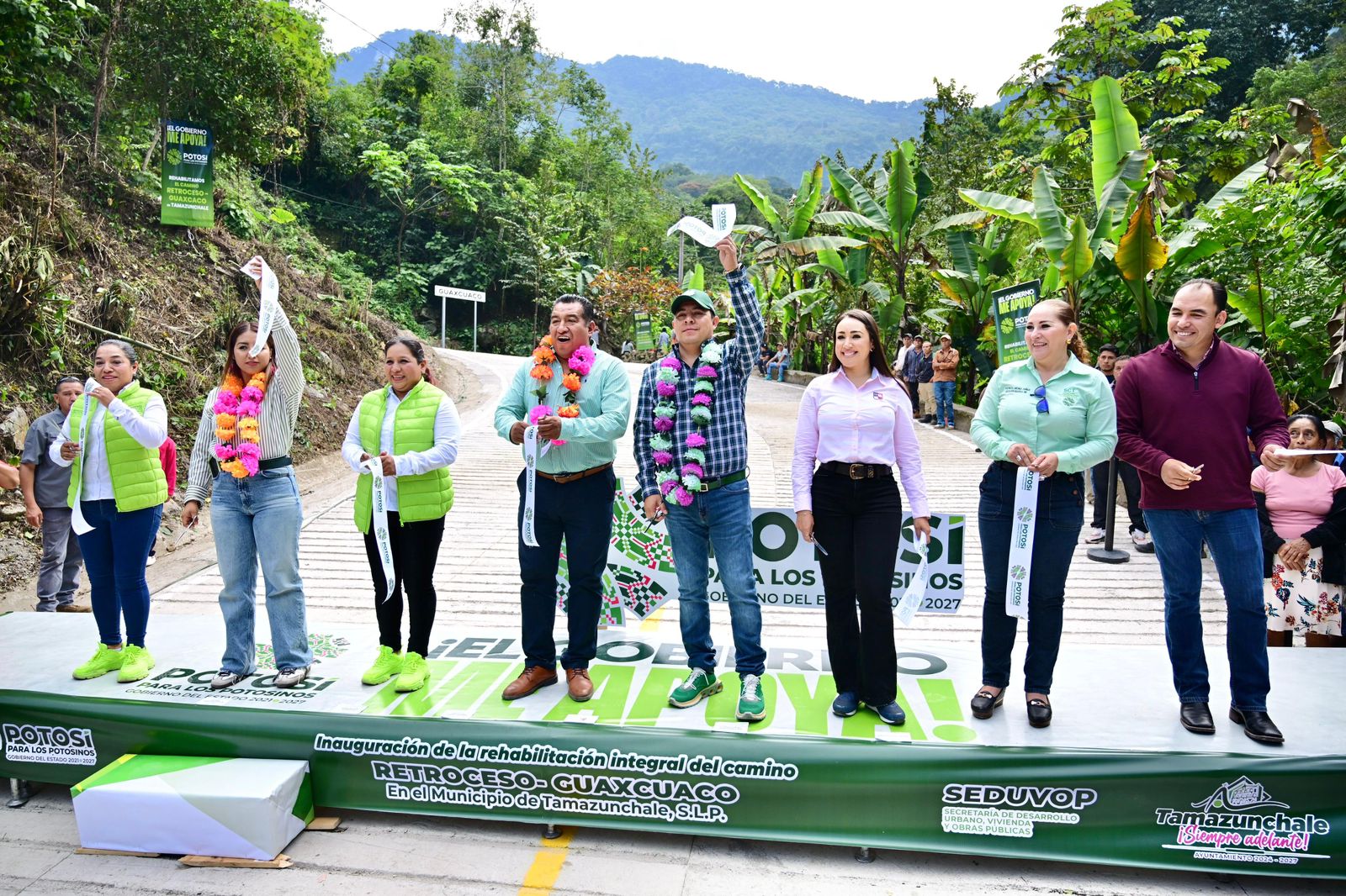 Entrega Ricardo Gallardo carretera que conecta a la cabecera municipal de Tamazunchale