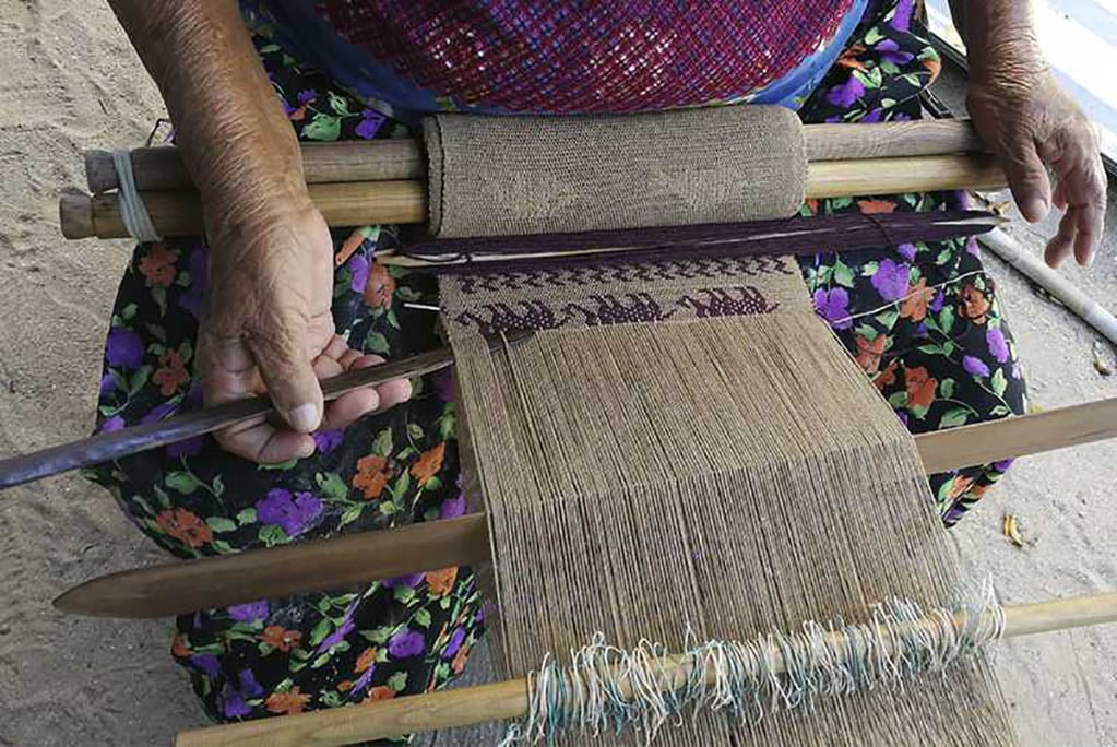 Artesanas de Oaxaca plasman el mar con hilados