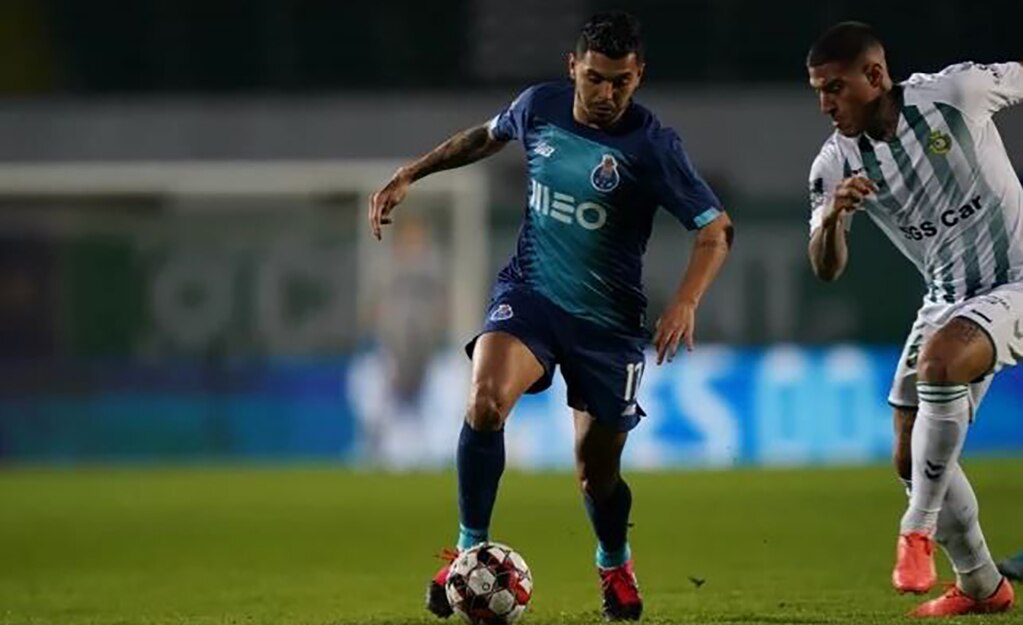 ‘Tecatito’, luce en portada tras su gol con el Porto