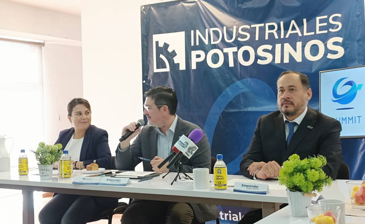 Eugenio Marín, Brenda Belmares, Horacio Fernández y Ricardo Herrera, en la Expo Industriales 2025 en SLP 