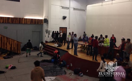 Caravana de migrantes duerme en instalaciones del SME