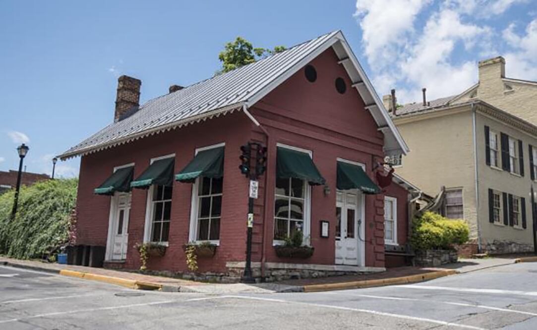 Donald Trump ataca al restaurante The Red Hen, que negó servicio a la vocera de la Casa Blanca, Sarah Huckabee Sanders. Foto: AP