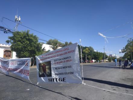 Vehículo intentó arrollar a manifestantes del SITTGE en plantón en Carranza