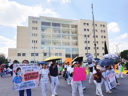 Personal de salud marcha por falta de insumos y precariedad laboral en hospitales de San Luis Potosí