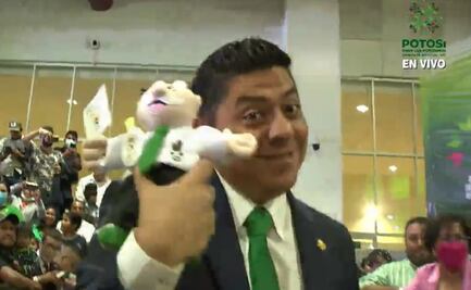 Como rockstar, Ricardo Gallardo recibe Dr. Simi en su primer informe de gobierno en SLP