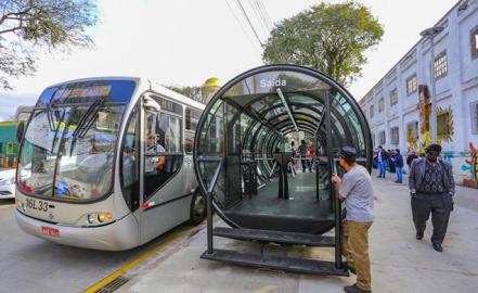 Rediseñan parabuses de la RedMetro