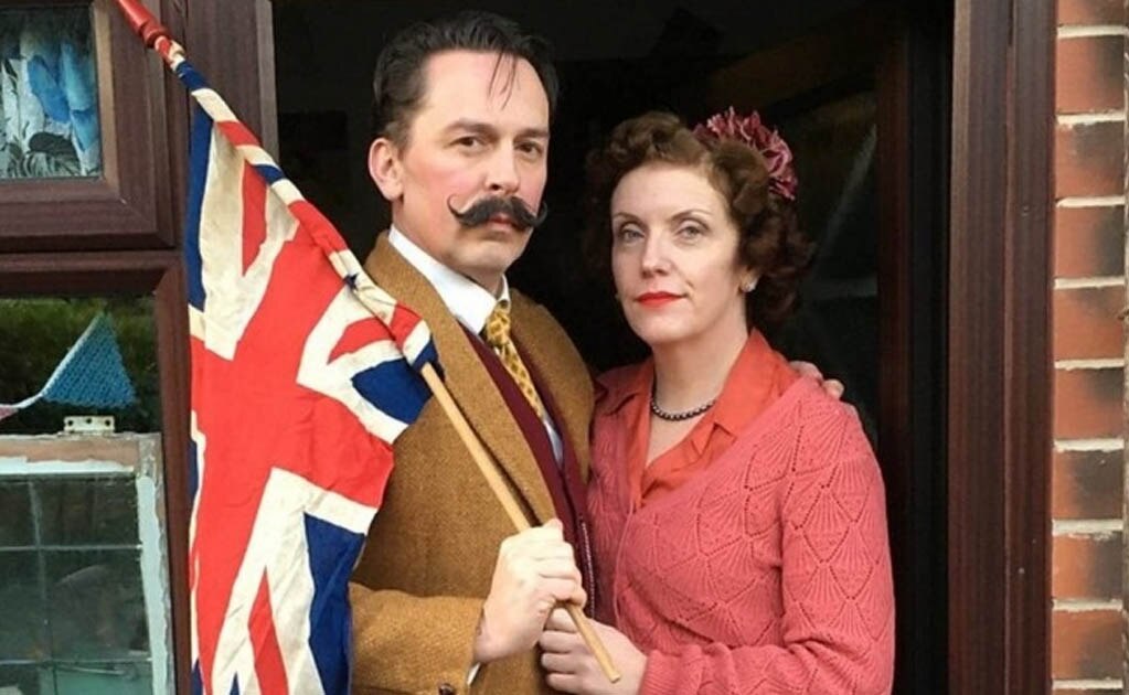 Dean Turner y Lynda Easton visten como si estuvieran en los años 40 (Foto: BBC)