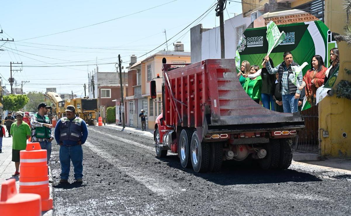 Gallardo lleva obras a Villa de Pozos; inicia rehabilitación de calle y anuncia nueva prepa, parque y más