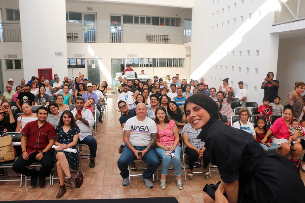 Ely Guerra participó en programa “Crece leyendo”