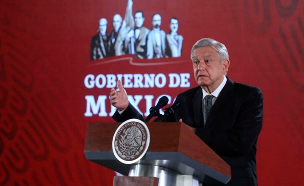 AMLO reconoce que amparos demoran obras del aeropuerto en Santa Lucía