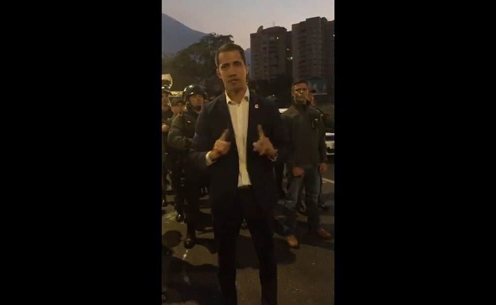 Guaidó llama a alzamiento militar para derrocar a Nicolás Maduro
