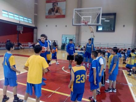 CB Santos convive con niños de la academia