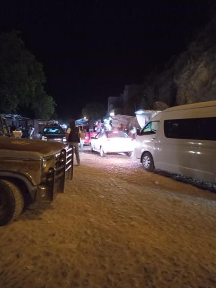 Turistas se quedan varados en Real de Catorce por pleito entre transportistas; bloquean túnel Ogarrio