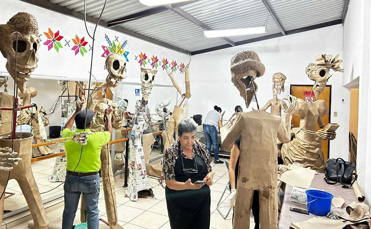 Elaboran catrinas monumentales para exponer en la capital de SLP