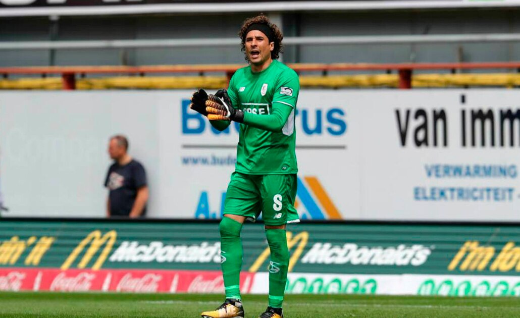 Bloquean la salida de Guillermo Ochoa en el Standard