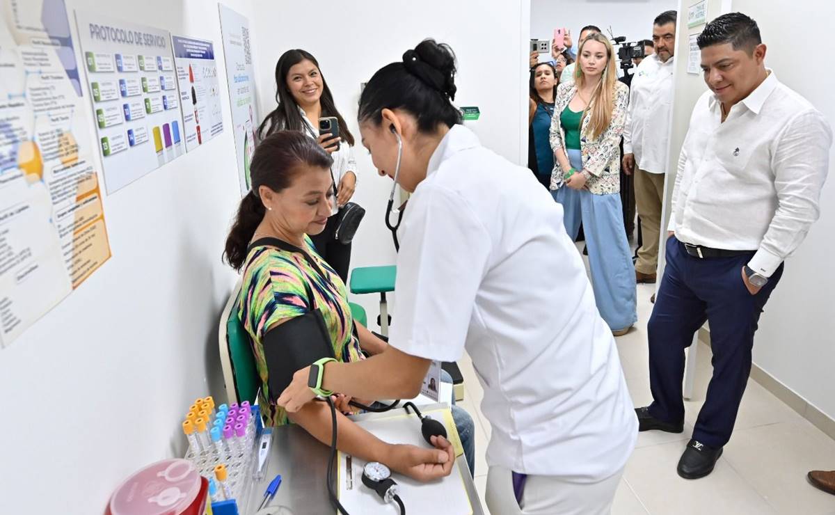 Ricardo Gallardo entrega Clínica Rosa en el Barrio de Tlaxcala; 20 mil mujeres y sus hijos se beneficiarán