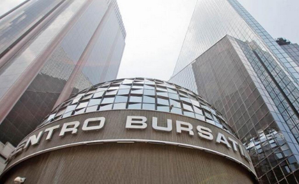 Bolsa Mexicana tiene su mayor caída anual desde 2008; peso cierra el año estable