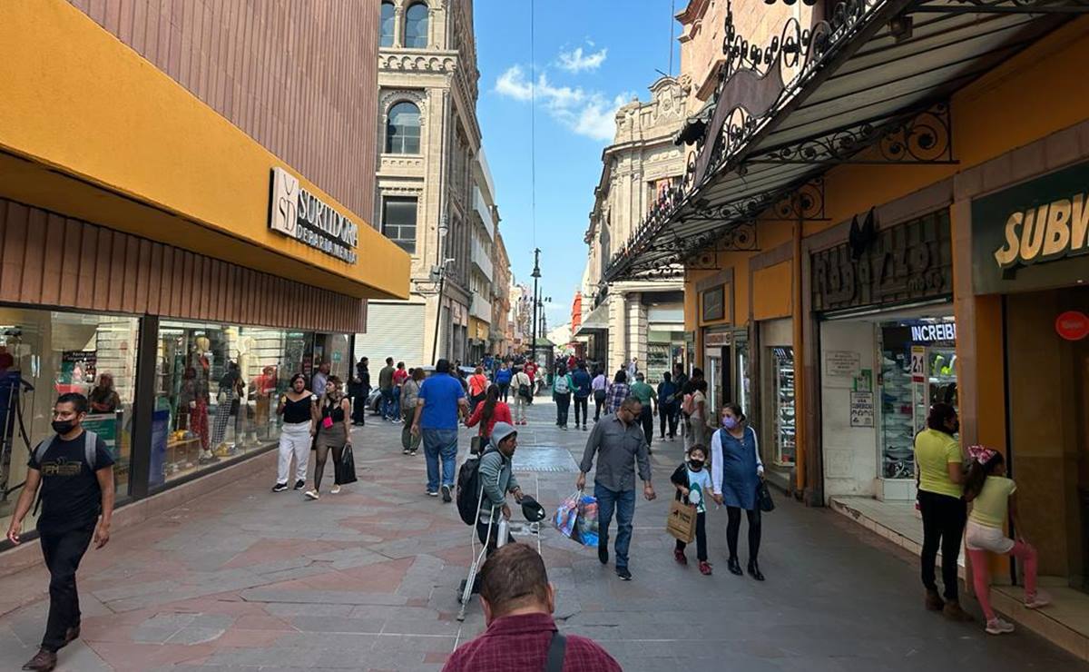 Retiran al menos a 60 comercios ambulantes del Centro Histórico de SLP; no tenían permiso para vender 