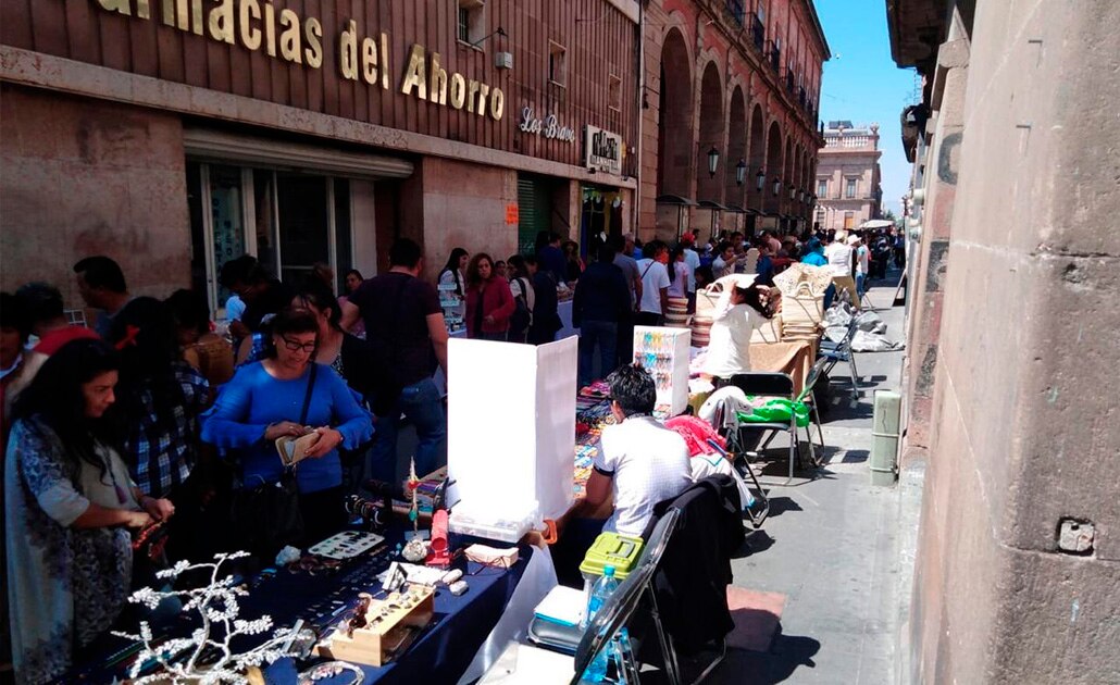Comercios se inconforman por instalación de artesanos en Plaza de Armas