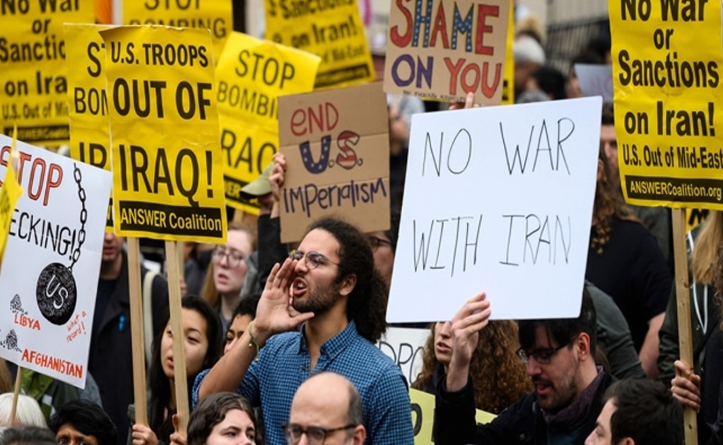 Manifestantes en EU salen a las calles para decir "No a la guerra con Irán"