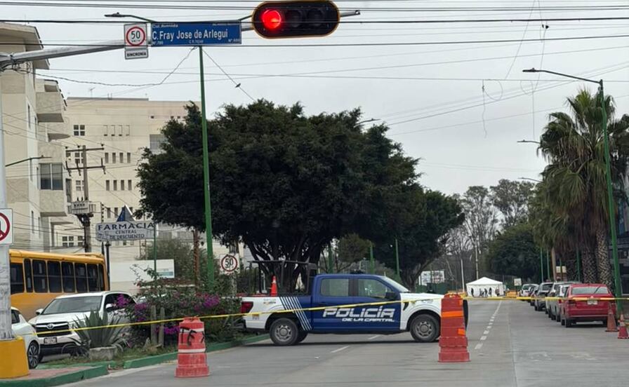 Gobierno de SLP busca dialogar con personal de Hospital Central y liberar glorieta Bocanegra; lleva tomada más de 8 horas