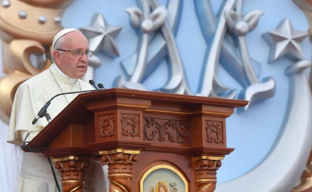 El papa Francisco dirige la celebración de la Virgen de la Puerta en la Plaza de Armas de Trujillo. (FOTO: EFE)