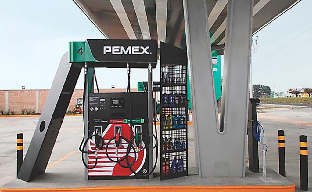 Aspecto de la nueva imagen de las gasolineras de Petróleos Mexicanos. Entre las propuestas del próximo gobierno está el de reforzar el abasto nacional. (ARCHIVO EL UNIVERSAL)