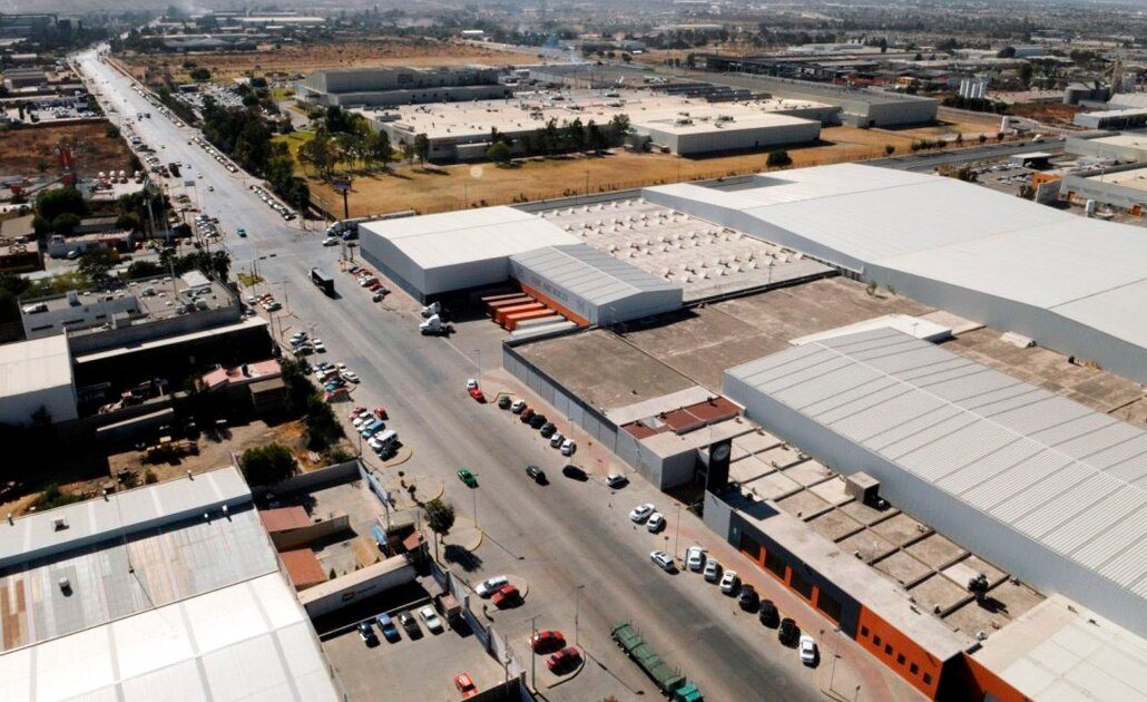 Estancada obra de carril confinado para transporte de personal