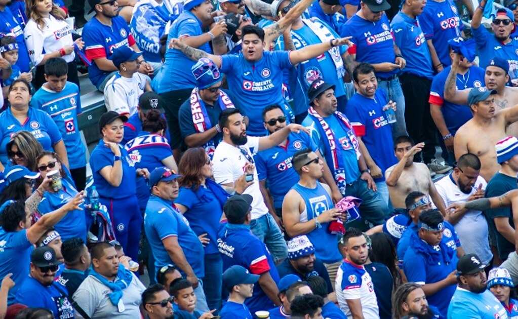 Aficionados se molestan tras la “sorpresa” de Cruz Azul