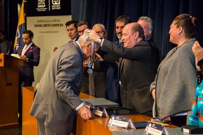 Profesores de UASLP reciben presea “Rafael Nieto Compeán”