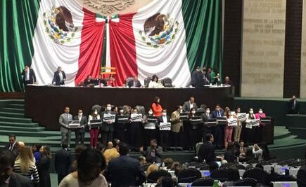  PRD toma tribuna en contra de "Ley Mordaza"