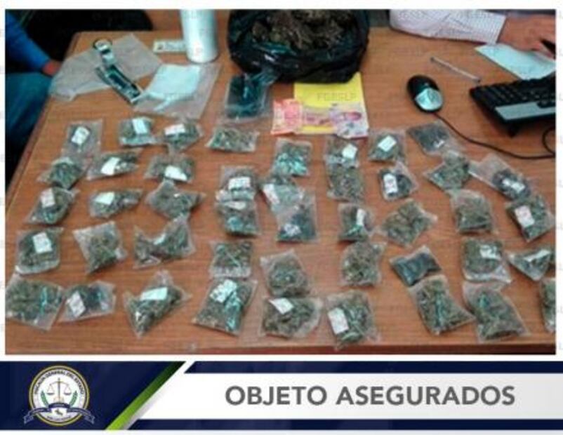 Aseguran a pareja con un kilo de marihuana