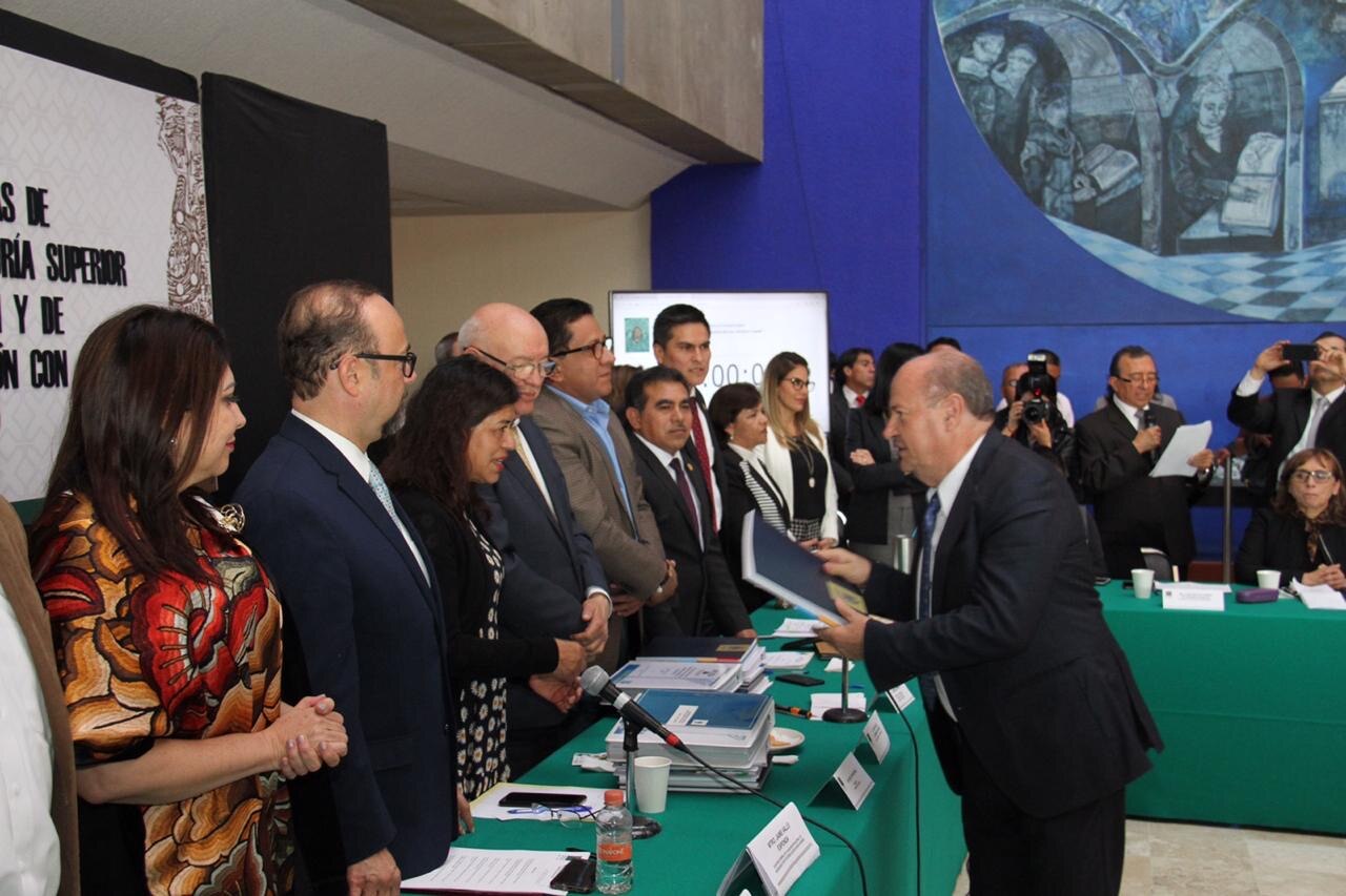 UASLP entrega estados financieros del 2018 a diputados y a la ASF