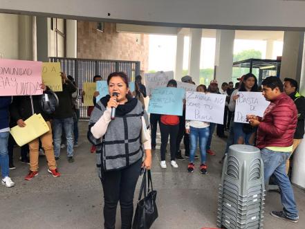 Comunidad LGBTTTI coloca toldo en la UAM para protestar por desalojo a antro