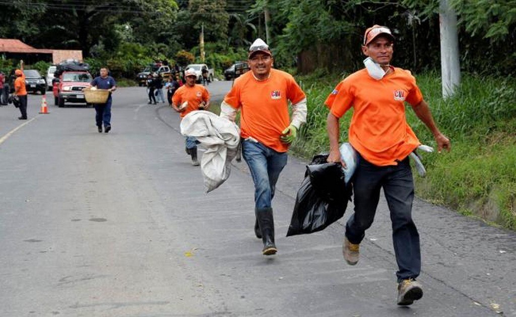 Guatemala ordena evacuación por nuevo flujo piroclástico en volcán de Fuego