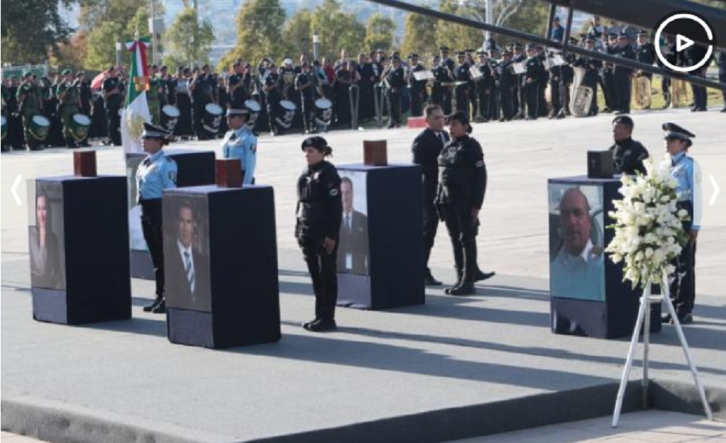 Entre gritos de justicia, realizan homenaje a Moreno Valle y Alonso