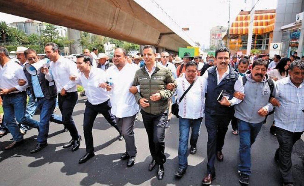 Llevan de Oaxaca a la CDMX la “guerra del mezcal”