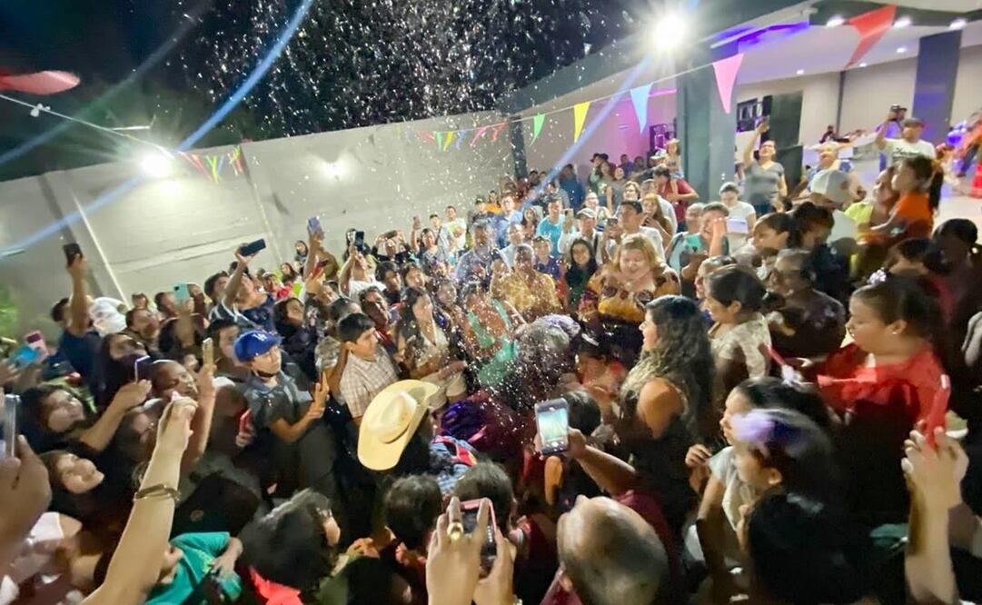 Dejan plantada a quinceañera, su historia se hace viral y pobladores llenan salón de fiestas en SLP. Foto: Especial
