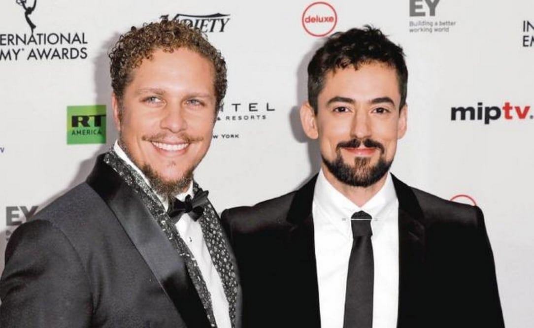 Gary Alazraki y Luis Gerardo Méndez, productor y protagonista de la serie Club de Cuervos acudieron a la ceremonia. FOTO: AGENCIAS