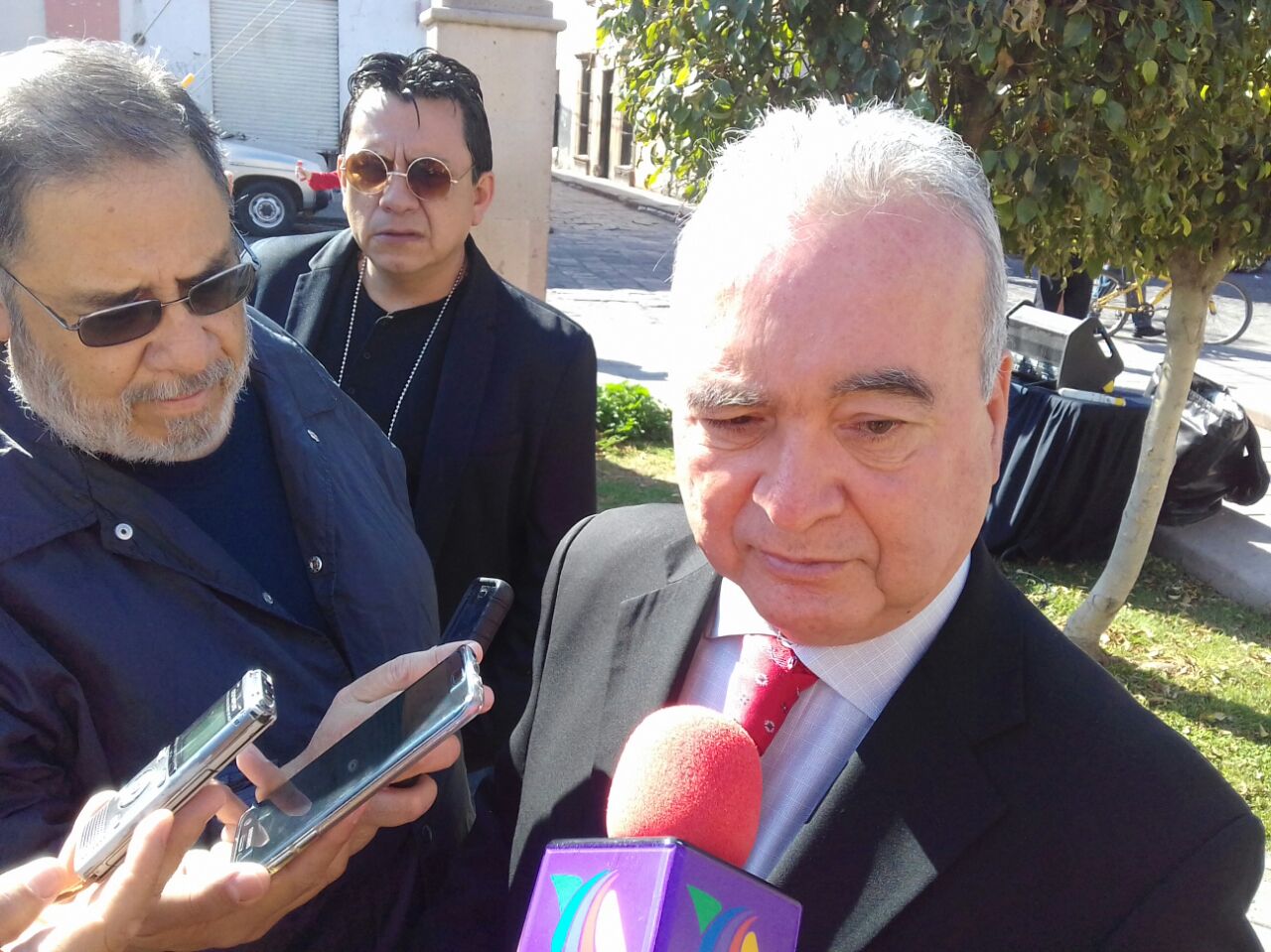 Venta de espacios en escuelas, deben ser denunciados