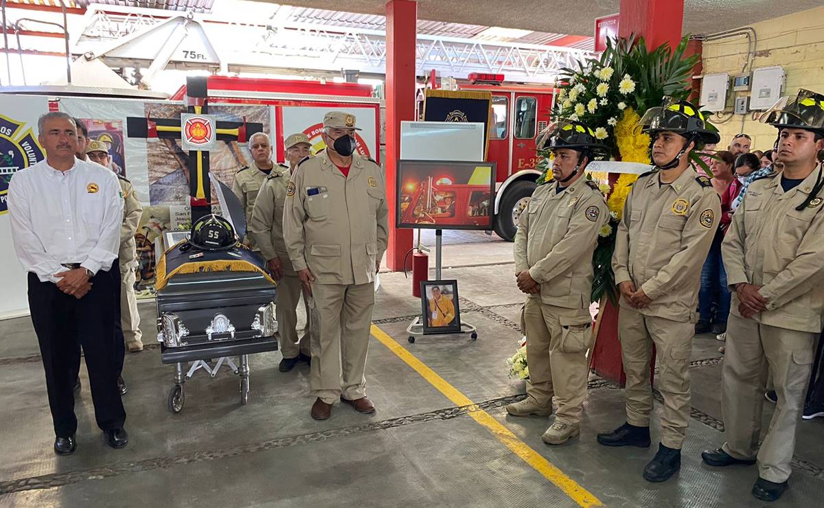 Da su último recorrido Carlos Abad, bombero potosino fallecido en servicio