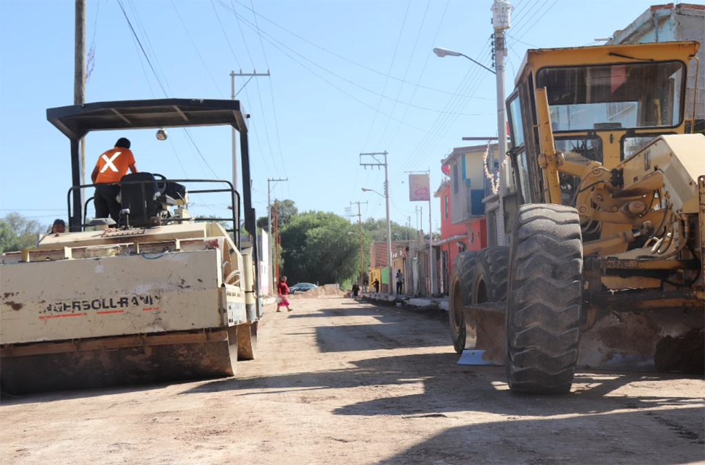 Nava Palacios supervisa rehabilitación de calles en La Pila 