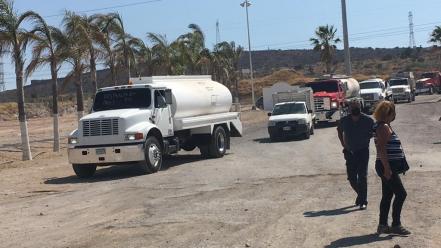 Con caravana de autos y pipas despiden a Alejandro, operario asesinado en SLP